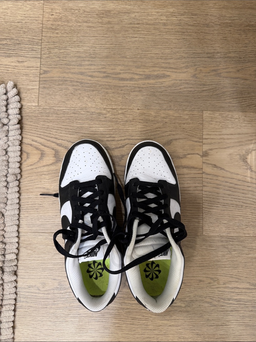 Nike low black and white dunks